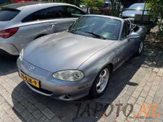 Vrakbiler auto Mazda MX-5 MX-5 (NB18/35/8C), Cabrio, 1998 / 2005 1.6i 16V 2002/4