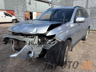Coche siniestrado Mitsubishi Outlander  2012/10