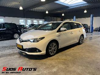 krockskadad bil auto Toyota Auris Touring Sports 1.8 Hybrid 2015/6
