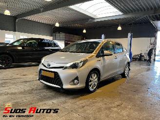 krockskadad bil auto Toyota Yaris 1.5 Full Hybrid Aspiration NAP 2012/6