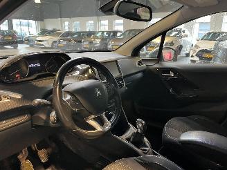 Peugeot 208 1.6 BlueHDi Blue Premium 90.000 KM! picture 17
