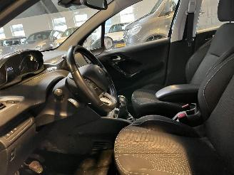 Peugeot 208 1.6 BlueHDi Blue Premium 90.000 KM! picture 14