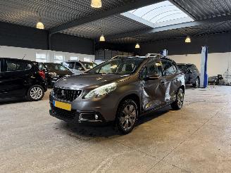 Unfallwagen Peugeot 2008 1.2 PureTech Blue Lion 2017/1