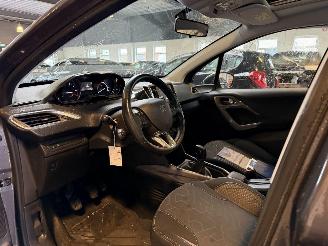 Peugeot 2008 1.2 PureTech Blue Lion picture 17
