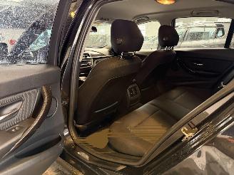 BMW 3-serie 320i Executive picture 12