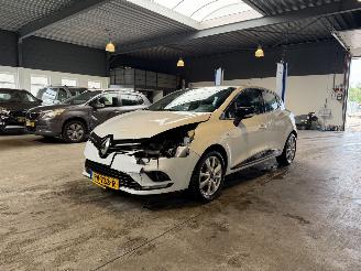 Unfallwagen Renault Clio 0.9 TCe Limited 2017/9