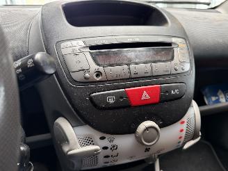 damaged passenger cars Peugeot 107 1.0-12V Millesim 200 2011/3