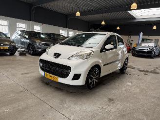 krockskadad bil auto Peugeot 107 1.0-12V Millesim 200 2011/3