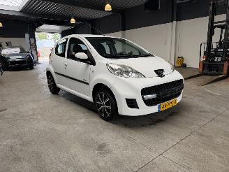 Voiture accidenté Peugeot 107 1.0-12V Millesim 200 2011/3