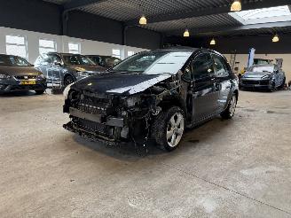 skadebil auto Toyota Auris 1.8 Full Hybrid Dynamic 2012/2