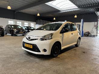 Coche accidentado Toyota Aygo 1.0 VVT-i Now NAP! 2013/10
