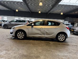Opel Astra 1.4 Turbo picture 2