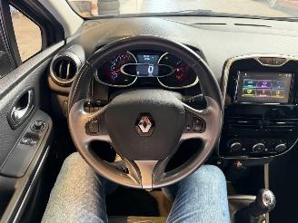Renault Clio Estate 0.9 TCe Night&Day picture 21