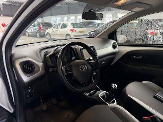 Toyota Aygo 1.0 VVT-i x-play NAP! picture 19