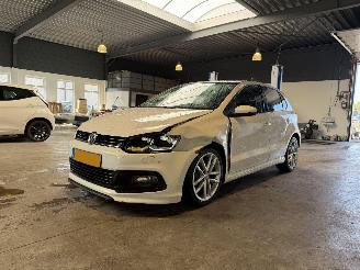 Schadeauto Volkswagen Polo 1.2 TSI Highline Automaat! 2015/2