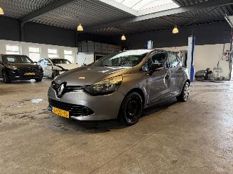 skadebil auto Renault Clio 1.5 dCi ECO Authentique 2013/8