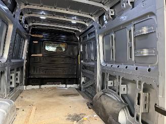 Volkswagen Crafter 35 2.0 TDI L3H3 DSG picture 15