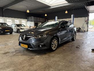 skadebil auto Renault Mégane 1.2 TCe 130 EDC 2017/10