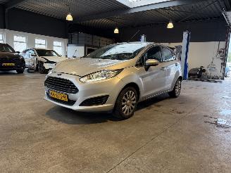 damaged passenger cars Ford Fiesta 1.0 Style 2015/10