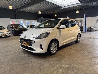 damaged passenger cars Hyundai I-10 1.0 Comfort 2020/9