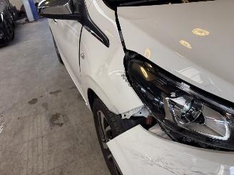 Peugeot 108 1.0 e-VTi Allure picture 10