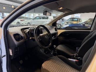 Peugeot 108 1.0 e-VTi Allure picture 15