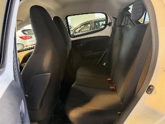 Peugeot 108 1.0 e-VTi Allure picture 14