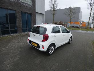 Kia Picanto 1.0 CVVT ComfortPlusLine Navigator picture 3