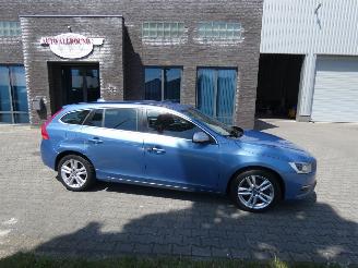damaged passenger cars Volvo V-60 D6 Twin Engine R-Design 2015/9