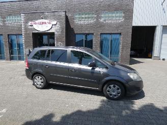 Vaurioauto  passenger cars Opel Zafira 1.6 Cosmo 7p 2010/10