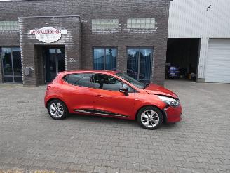 damaged passenger cars Renault Clio 0.9 TCe Dynamique 2015/9
