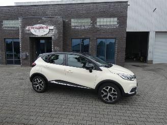 damaged passenger cars Renault Captur 0.9 TCe Intens 2017/6