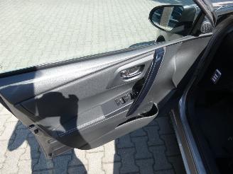 Toyota Auris 1.8 Hybr. Executive picture 13