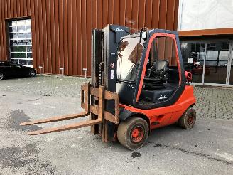 krockskadad bil machine Linde  H30T-03 2001/6