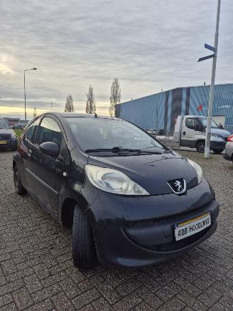 Peugeot 107 Hatchback 1.0 12V (384F(1KR)) [50kW] picture 3