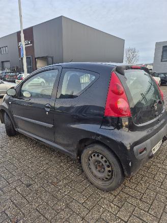 Peugeot 107 Hatchback 1.0 12V (384F(1KR)) [50kW] picture 4