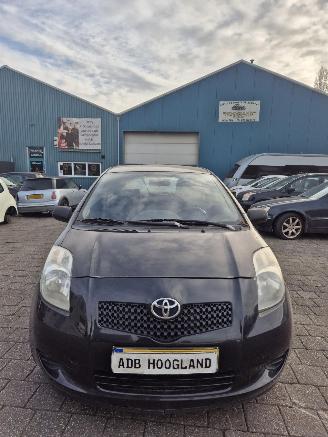 Uttjänta bilar auto Toyota Yaris II (P9) Hatchback 1.3 16V VVT-i (2SZFE) [64kW] 5-BAK 2006/1