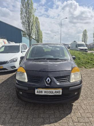 Coche siniestrado Renault Modus (JP) MPV 1.2 16V (D4F-740(D4F-D7)) [55kW] 5-BAK 2004/1