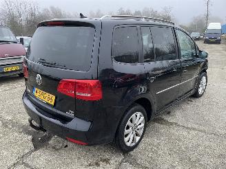 krockskadad bil auto Volkswagen Touran (1T3) MPV 1.2 TSI (CBZB) 2013/11