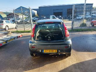 Peugeot 107 1.0 12V picture 5