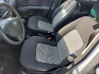 Hyundai I-10 i10 (F5) Hatchback 1.1i 12V (G4HG) [49kW] picture 8