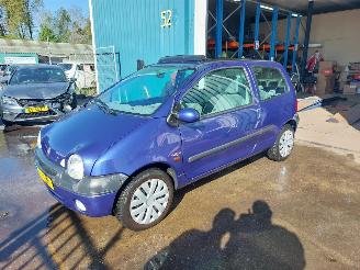 Damaged car Renault Twingo Twingo (C06) Hatchback 3-drs 1.2 16V 2001/6