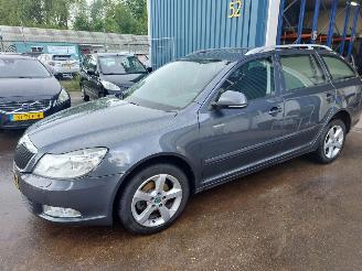 damaged passenger cars Skoda Octavia Octavia Combi (1Z5) Combi 5-drs 1.2 TSI 2012/5