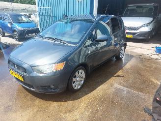 Damaged car Mitsubishi Colt Colt (Z2/Z3) Hatchback 1.3 16V 2010/2