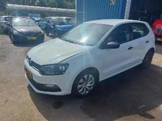 Vaurioauto  passenger cars Volkswagen Polo Polo V (6R) Hatchback 1.4 TDI 2015/8