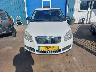 Skoda Fabia Fabia II Combi Combi 5-drs 1.2i 12V picture 2