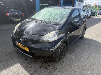 Unfallwagen Toyota Aygo 1.0-12V 50KW Navigator Airco Comfort 5-Drs NAP 2011/7