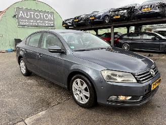 Vaurioauto  passenger cars Volkswagen Passat 1.4 TSI 90KW Bleumotion Sedan Keyless 2011/9