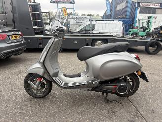 damaged motor cycles Piaggio Overig Vespa Elettrica 4KW 2020/5