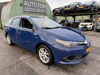 damaged passenger cars Toyota Auris Touring Sports 1.8 Hybrid 73KW Clima Navi Camera Led Xenon Aspiration NAP 2018/4